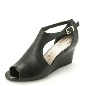 NWOB black peep toe wedges